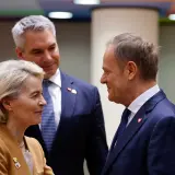 Donald Tusk w Brukseli rozmawia z Ursulą von der Leyen i Karlem Nehammerem.