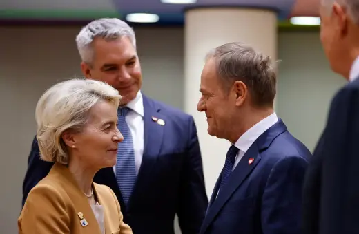 Donald Tusk w Brukseli rozmawia z Ursulą von der Leyen i Karlem Nehammerem.