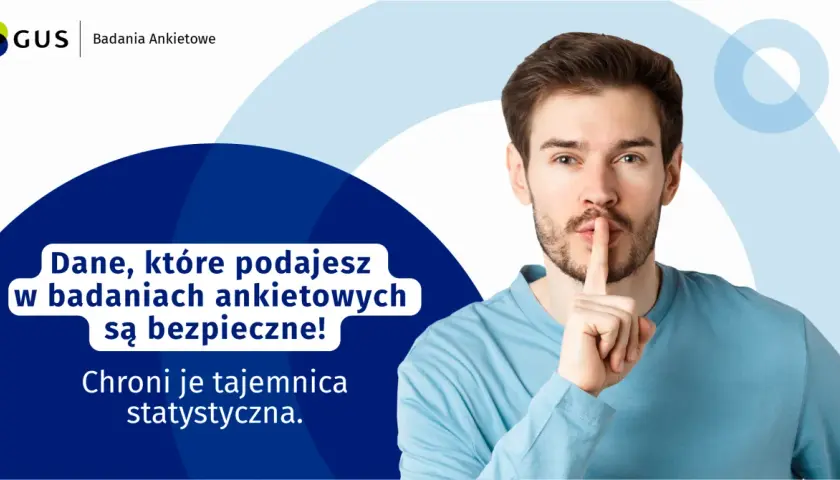 Mężczyzna z palcem na ustach zapewnia, że dane z badań CBOS są bezpieczne. Czy można odmówić udziału?