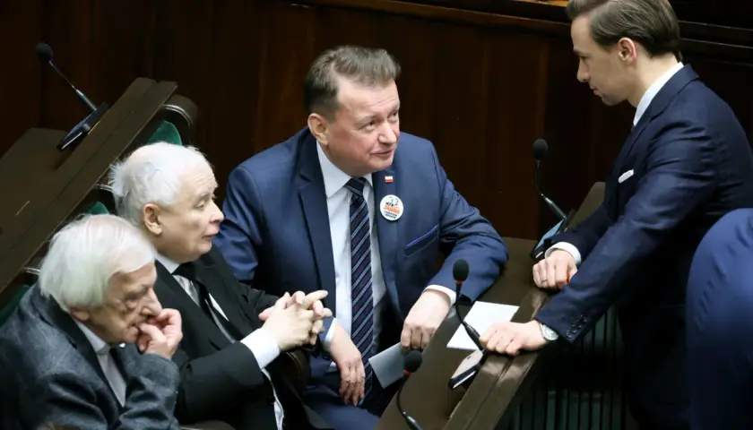 Czy Konfederacja popiera PiS? Złożona prawda o ich relacjach