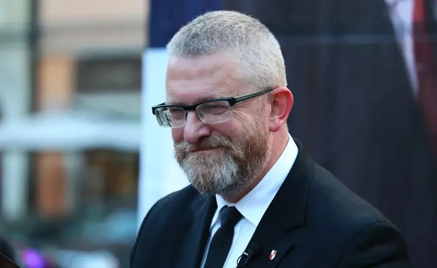 Grzegorz Braun - poglądy, kariera i relacje z Konfederacją