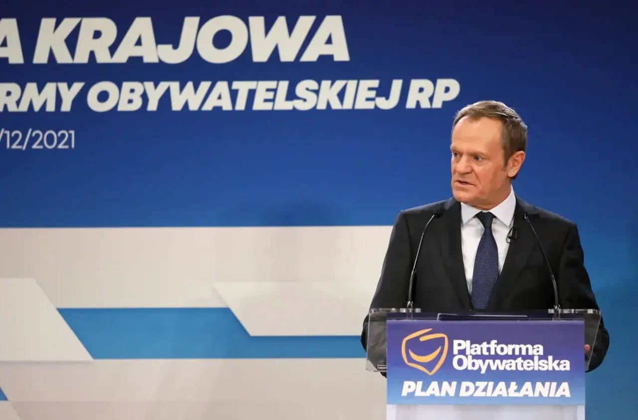 Donald Tusk przemawia na konferencji Platformy Obywatelskiej RP.